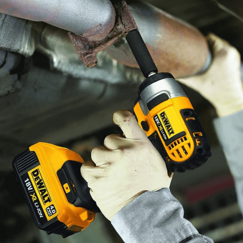 Mașină de înșurubat cu impact cu 2 acumulatori DeWalt DCF880M2 Mașină de înșurubat cu impact cu 2 acumulatori DeWalt DCF880M2