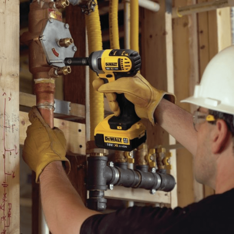 Mașină de înșurubat cu impact cu 2 acumulatori DeWalt DCF880M2 Mașină de înșurubat cu impact cu 2 acumulatori DeWalt DCF880M2