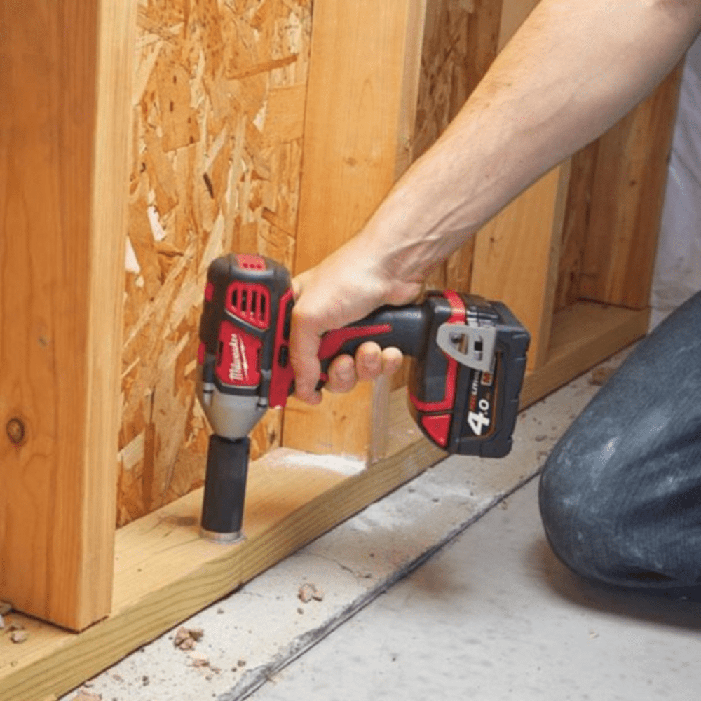 Masina de insurubat cu impact cu 2 acumulatori Milwaukee M18 BIW12-402C Masina de insurubat cu impact cu 2 acumulatori Milwaukee M18 BIW12-402C
