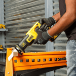 Fierastrau drept tip sabie cu 2 acumulatori DeWalt DCS367P2