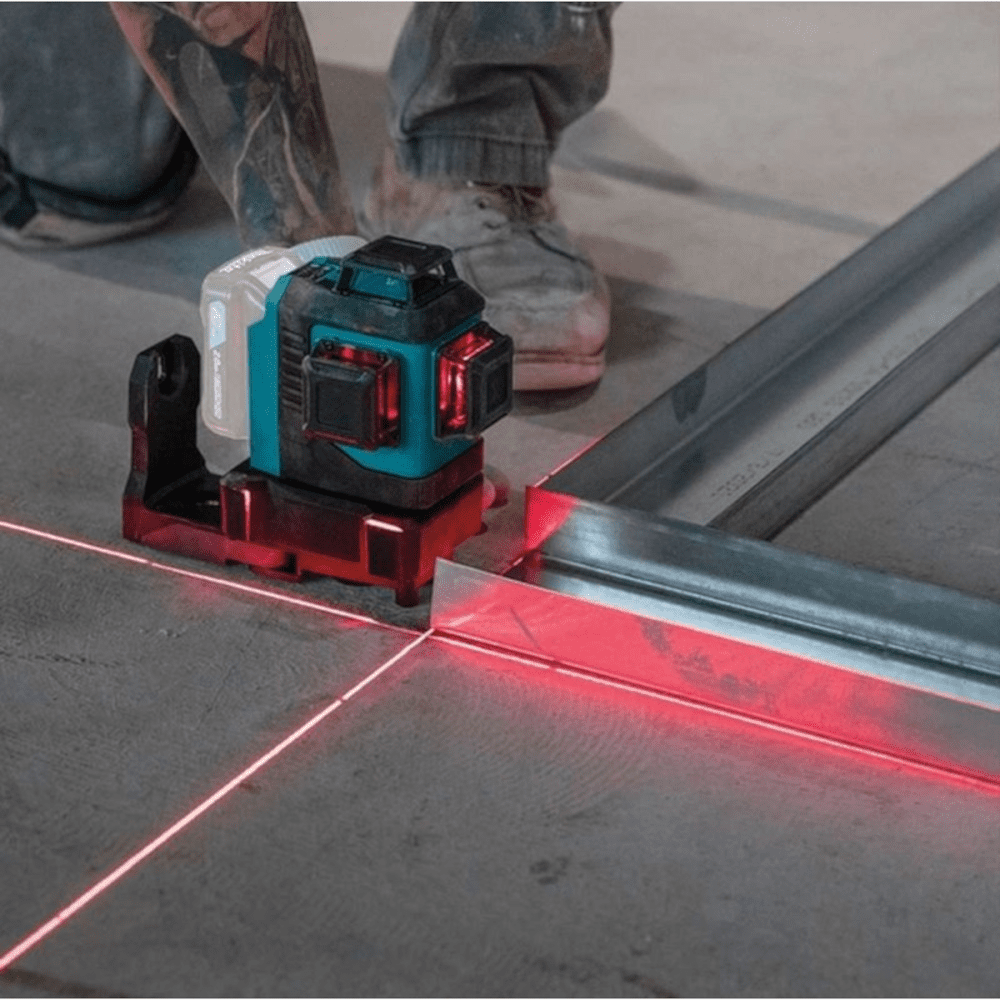 Nivela laser cu linii cu 1 acumulator 12V Makita SK700D Nivela laser cu linii cu 1 acumulator 12V Makita SK700D
