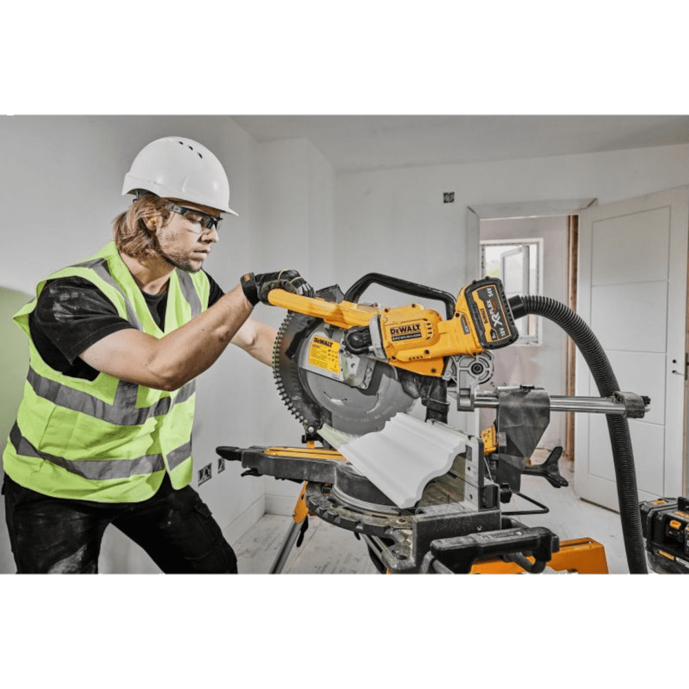 Fierastrau circular unghiular 54V cu 2 acumulatori cu 9Ah DeWalt DCS781X2 Fierastrau circular unghiular 54V cu 2 acumulatori cu 9Ah DeWalt DCS781X2