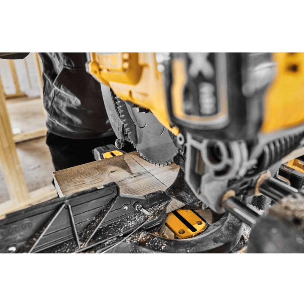 Fierastrau circular unghiular 54V cu 2 acumulatori cu 9Ah DeWalt DCS781X2 Fierastrau circular unghiular 54V cu 2 acumulatori cu 9Ah DeWalt DCS781X2