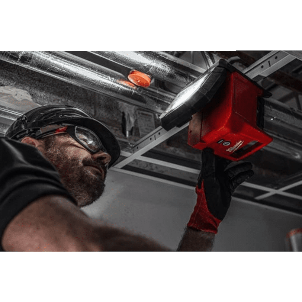 Proiector LED pivotant fara acumulatori Milwaukee M18 PAL-0 Proiector LED pivotant fara acumulatori Milwaukee M18 PAL-0