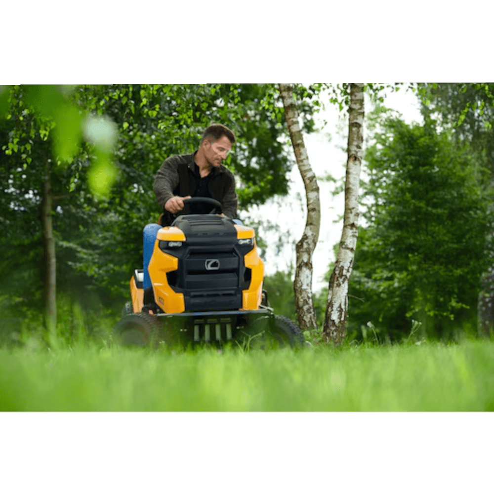Tractor de tuns gazon pe benzina Cub Cadet XT1 OS107 Tractor de tuns gazon pe benzina Cub Cadet XT1 OS107