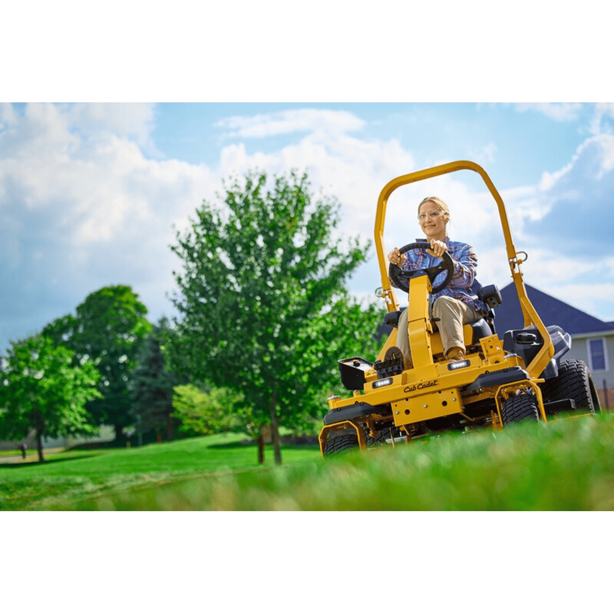 Tractor de tuns gazon Cub Cadet Enduro Zero-Turn XZ8 S137i Tractor de tuns gazon Cub Cadet Enduro Zero-Turn XZ8 S137i