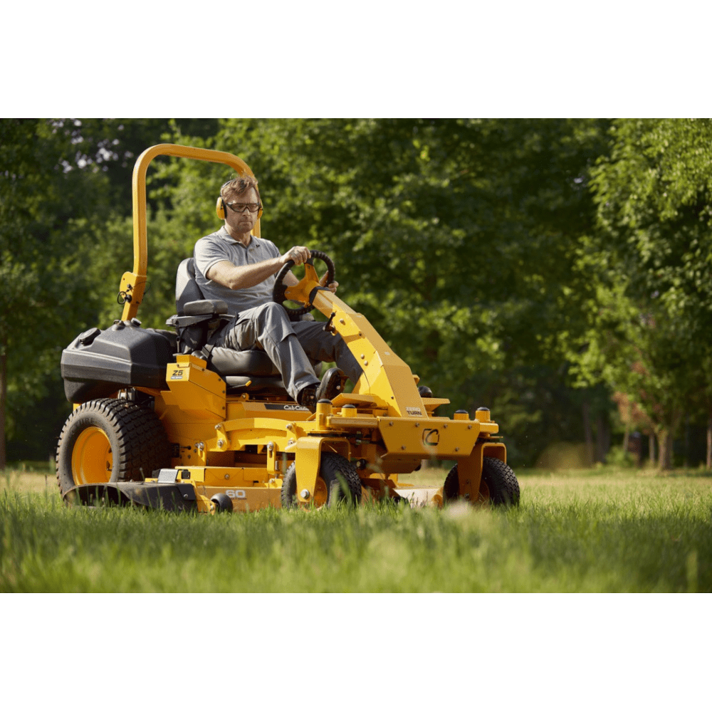 Tractor de tuns gazon Cub Cadet Pro Zero-Turn Z5 152 Tractor de tuns gazon Cub Cadet Pro Zero-Turn Z5 152