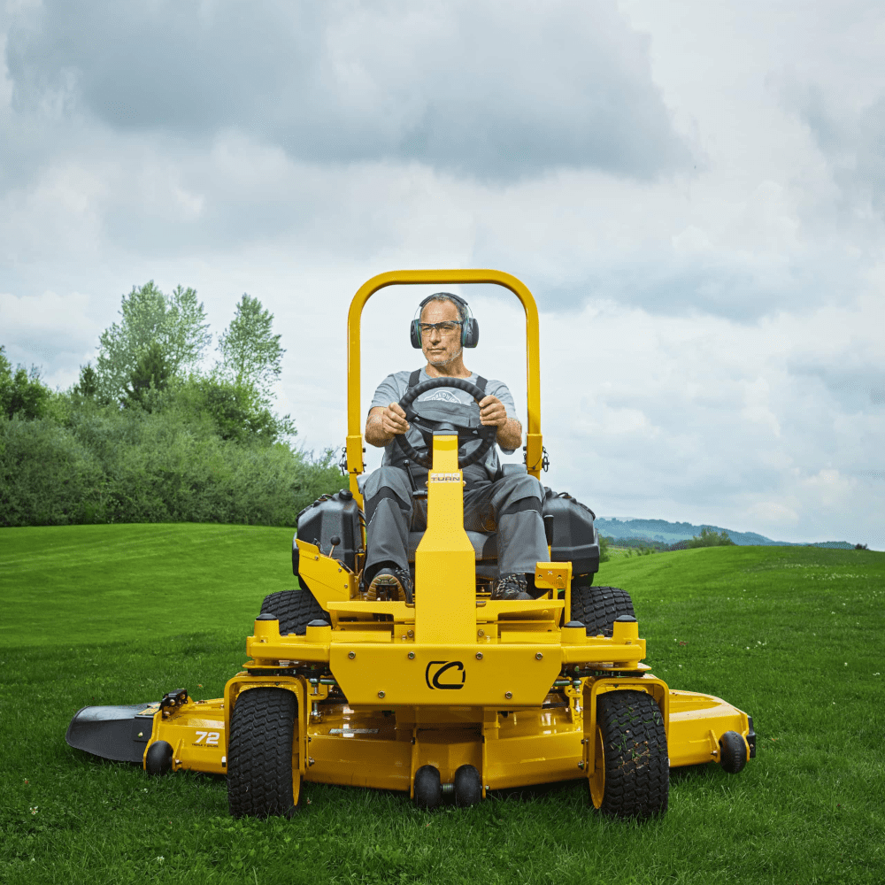 Tractor de tuns gazon Cub Cadet Pro Zero-Turn Z5 152 Tractor de tuns gazon Cub Cadet Pro Zero-Turn Z5 152